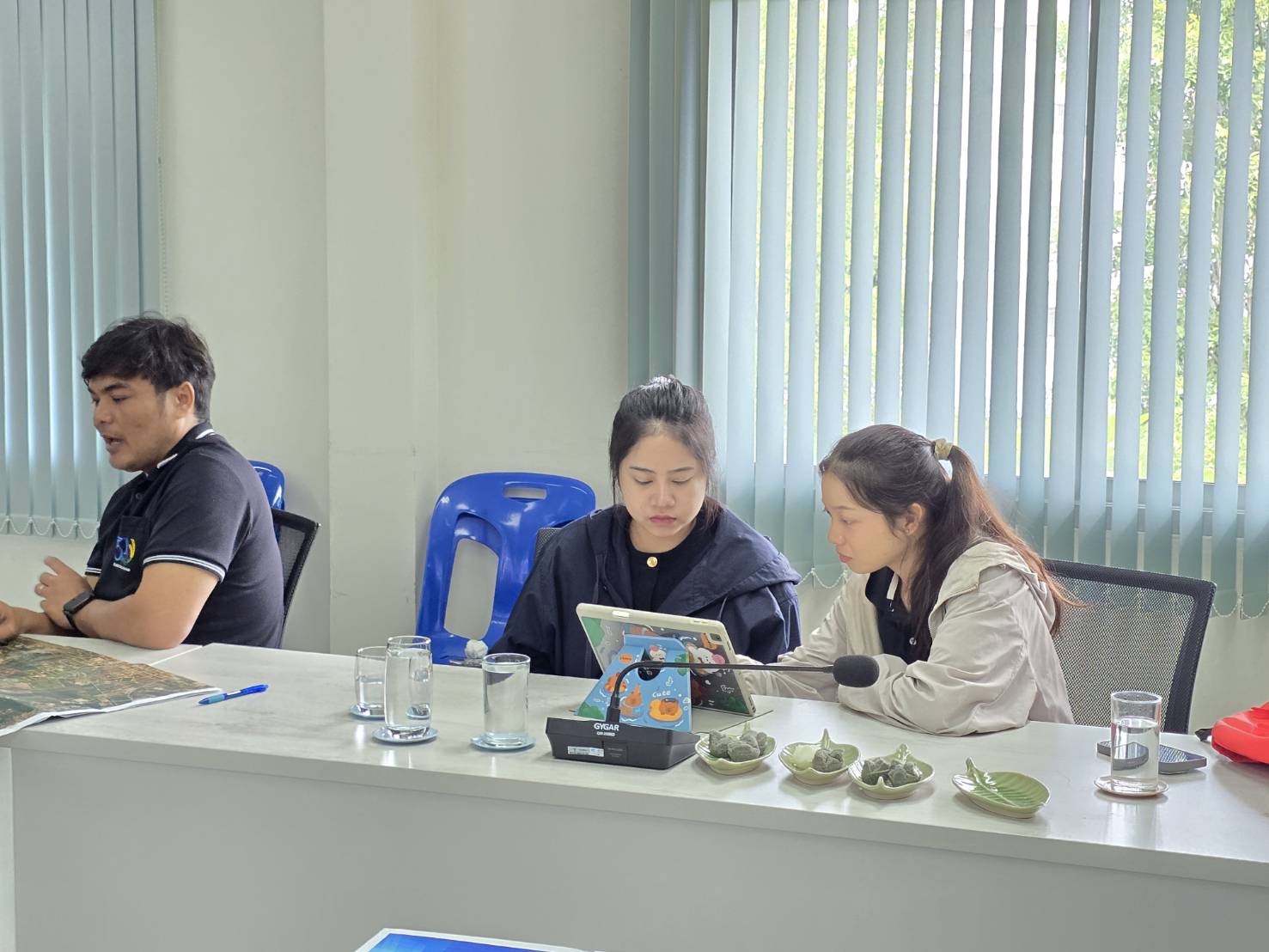 title - ปฏิรูปที่ดินจังหวัดเพชรบุรี พร้อมด้วย เจ้าหน้าที่ ส.ป.ก.เพชรบุรี ประชุมสรุปผลการติดตามแนวทางการแก้ไขปัญหาโครงการแก้ไขปัญหาที่ดินทำกินของเกษตรกรสภาประชาชน 4 ภาค ร่วมกับเจ้าหน้าที่ 3 สำนักของสำนักงานการปฏิรูปที่ดินเพื่ือเกษตรกรรม ได้แก่ สำนักกฎหมาย สำนักจัดการปฏิรูปที่ดิน และสำนักจัดการแผนที่และสารบบที่ดิน